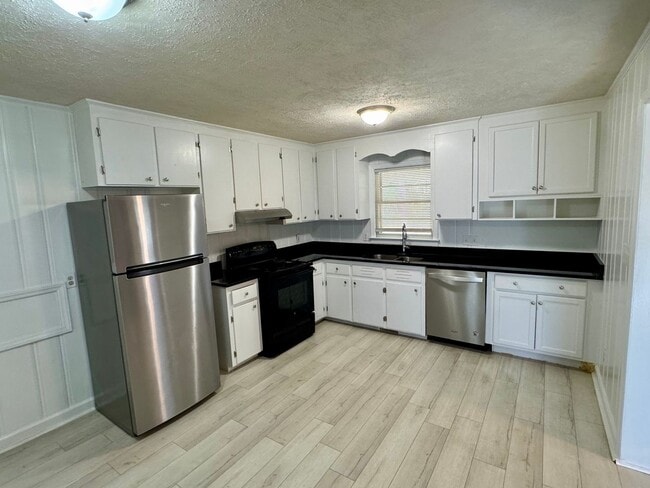 Photo - 505 Locust Ln