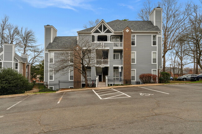 Building Photo - 2508 Cranbrook Ln Unit #1