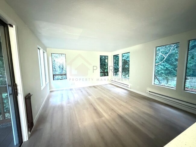 Photo - Cozy Oak Bay Retreat: Bright 1 Bedroom With Wood Stove and Private Deck