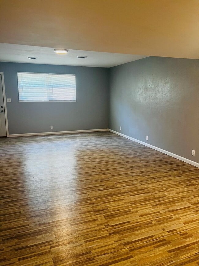 Photo - WATER & TRASH INCLUDED - CENTRAL LOCATION!