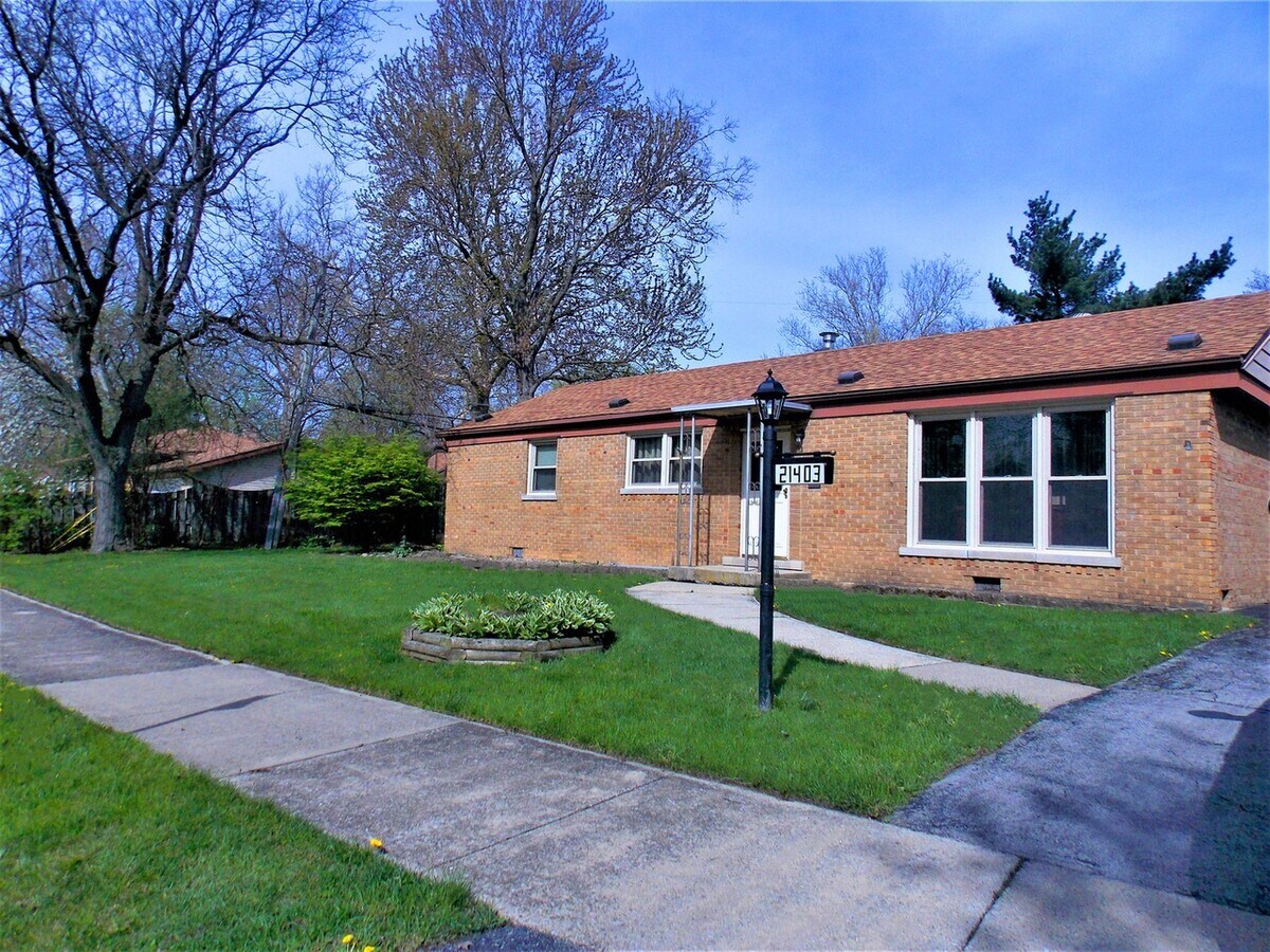 Photo - 21403 Butterfield Pky House