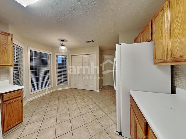 Photo - 670 Old Johnson Rd