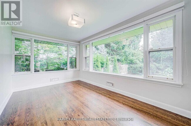 Photo - 209 Lytton Blvd