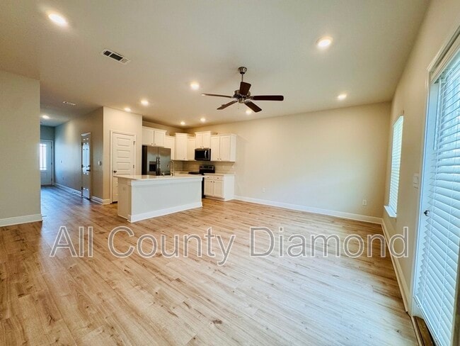 Building Photo - 10 Renea Cv