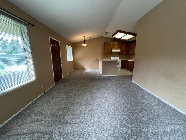 Photo - 928 Unit C