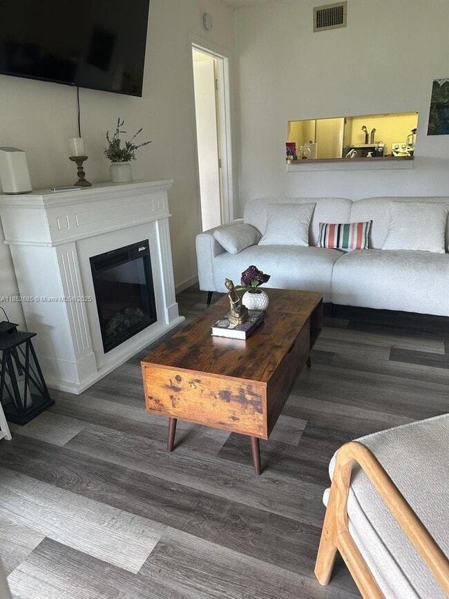 Building Photo - 6447 Chasewood Dr Unit C Rental