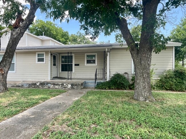 Photo - 5/2 Duplex - 51st/Guadalupe - Fenced Yard