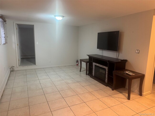 Photo - 411 W Walnut St Unit Lower