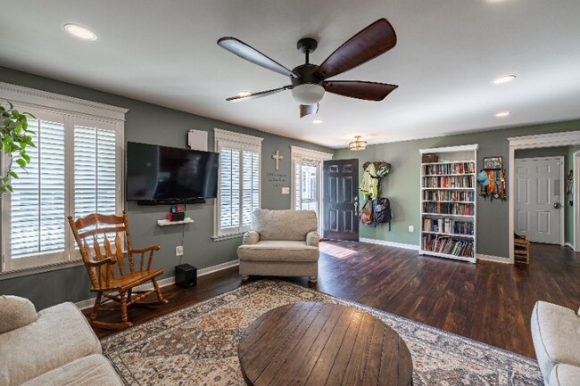 Photo - 240 Roper Dr Casa