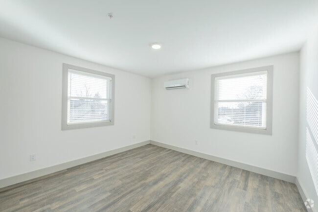 1BR, 1BA - 650SF - Bedroom