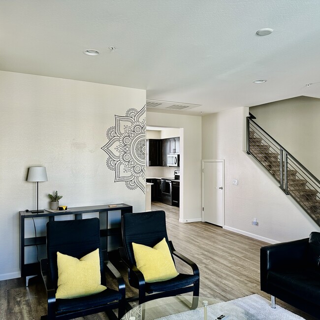 Photo - 2090 S Dorsey Ln Unit 1033