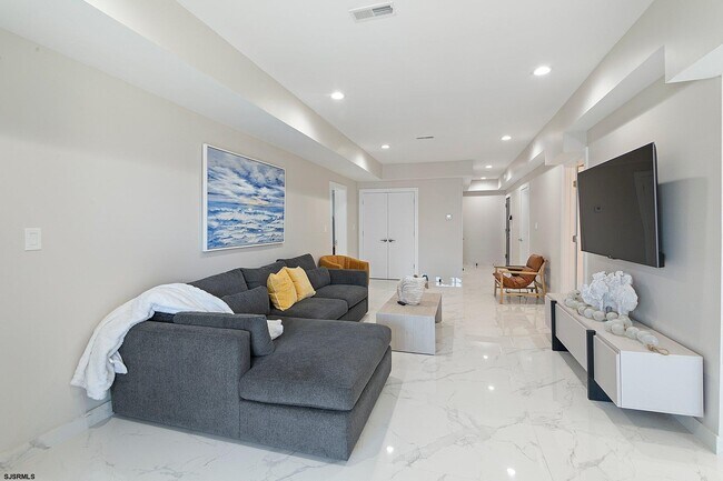 5311 Atlantic Ave Unit 303