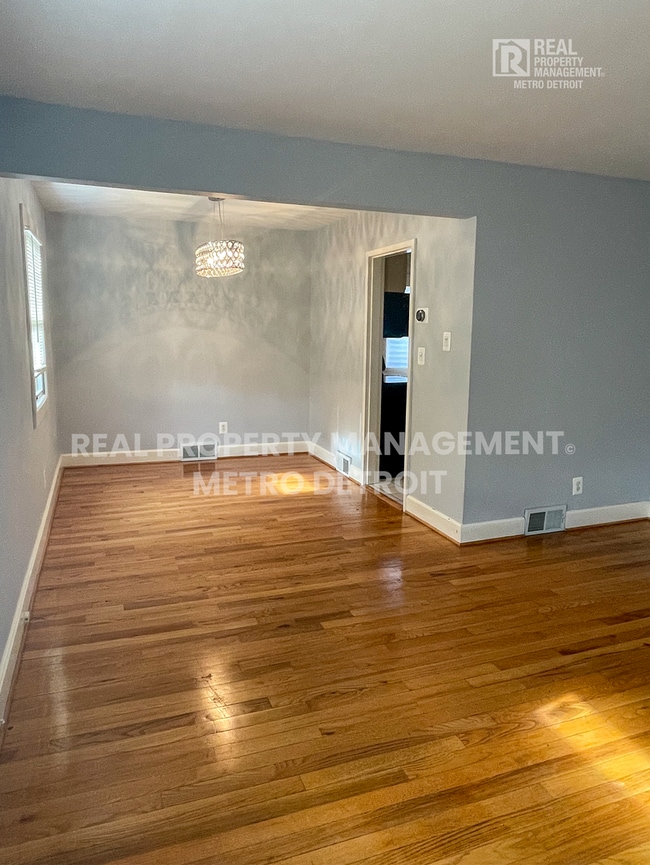 Photo - 655 N Eton St