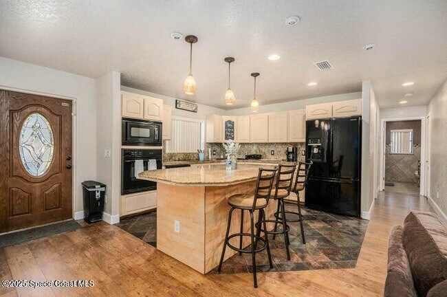 Photo - 1043 Green Rd