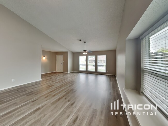 Photo - 1040 Twin Falls Dr House