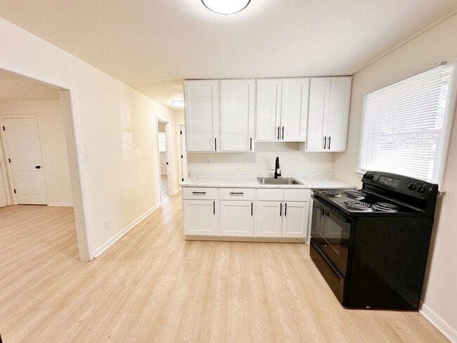 819 Dana Pl
