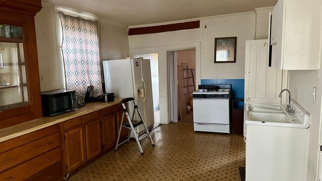 Photo - 21 Morris St Unit 3 Rooms. 1st Floor