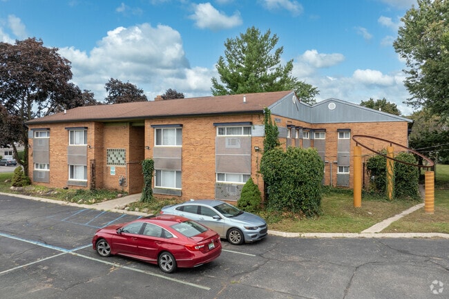 Walnut Manor Apartments
