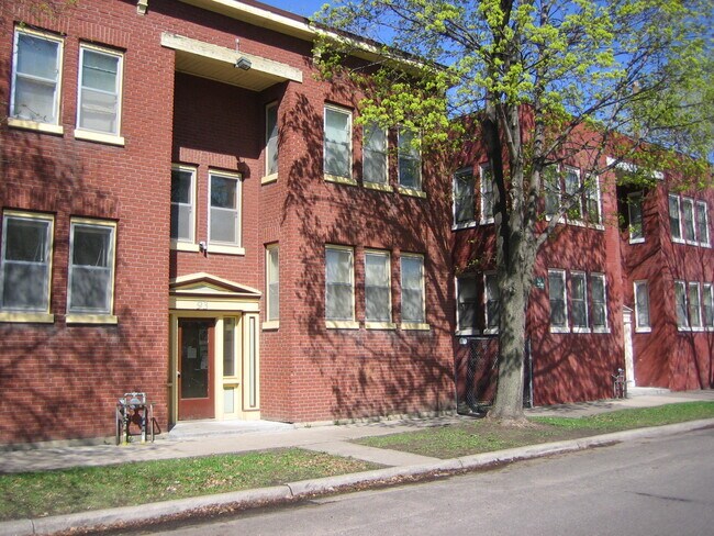 Photo - 93 N Milton St N Unidad 3