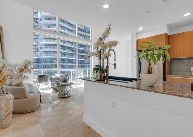 Entry - 1050 Brickell Ave Unidad #2416 Rental