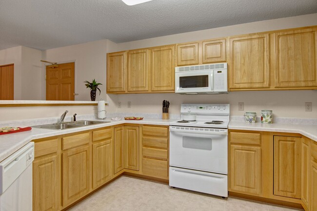 Heritage Park Kitchen with a Full Appliance Package - Heritage Park Apartment Homes