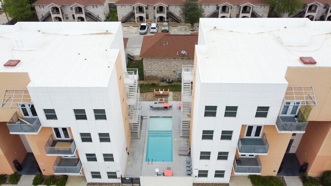 Building Photo - 502 Shiloh Dr