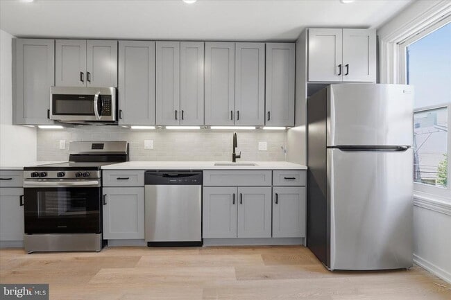 Building Photo - 627 N 16th St Unit 301