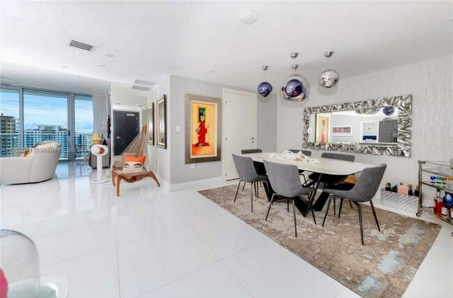 Photo - 200 Biscayne Blvd Way Unidad 3307 Rental