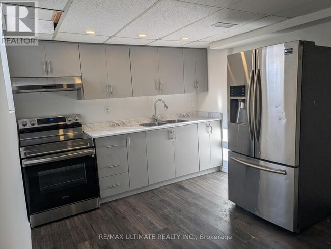 Photo - 573 Sheppard Ave