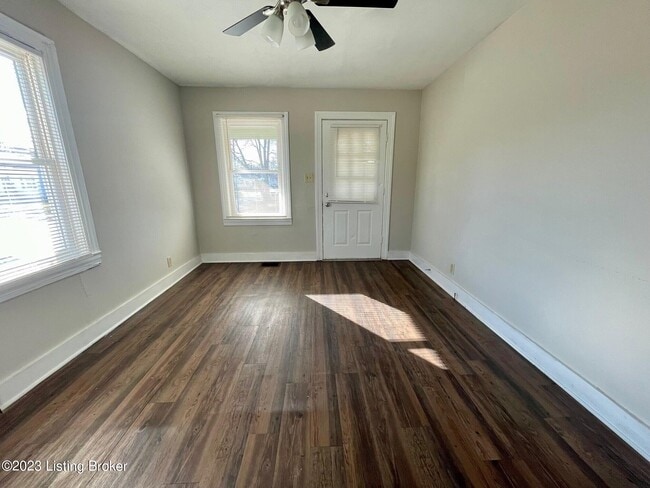 1401 Thornberry Ave