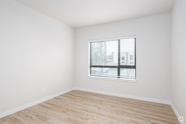2BD, 2BA - 1,018SF
