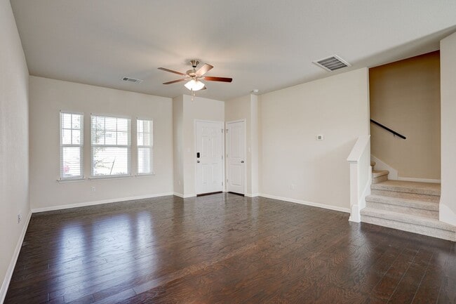 Charming 3-Bed, 2.5-Bath Home with Spaciou... - Charming 3-Bed, 2.5-Bath Home with Spaciou...