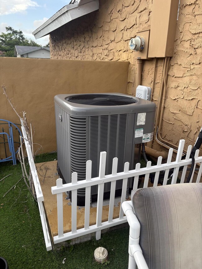 Building Photo - 7930 NW 44th Ct