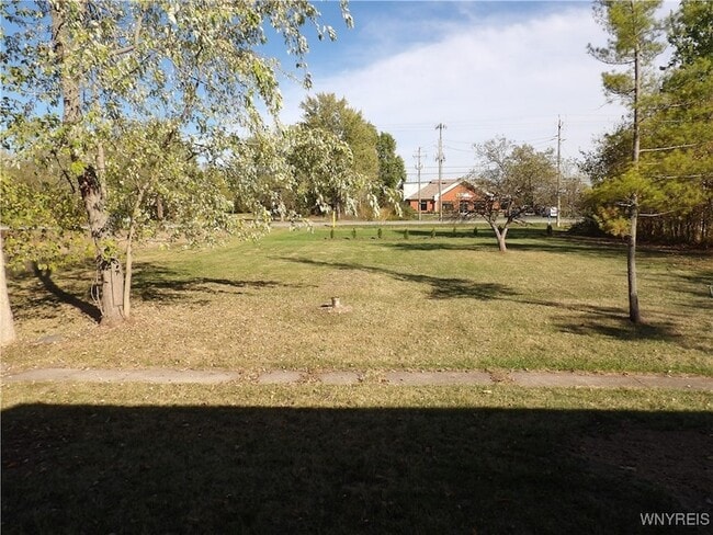 Photo - 10332 Transit Rd