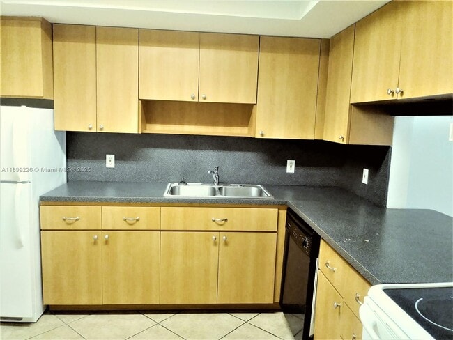 Building Photo - 16701 NE 14th Ave Unit 206