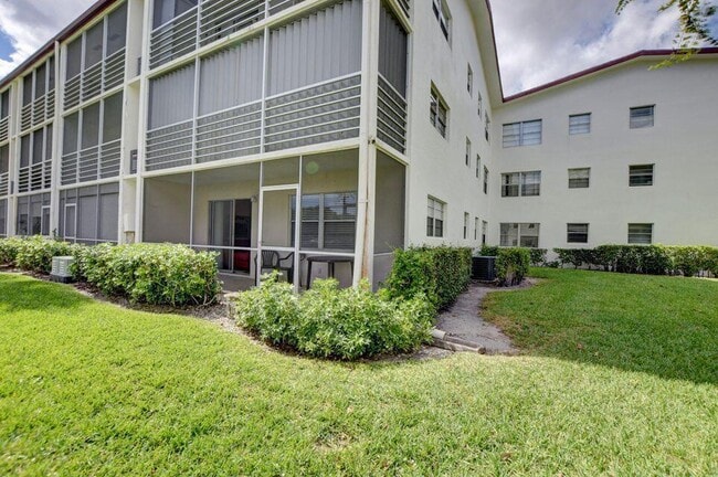 Photo - 137 Fanshaw D