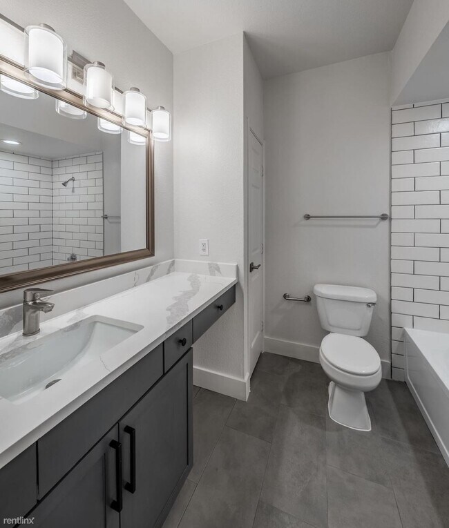 Photo - 3 br, 2 bath Condo - 2502 NE Inner Loop 2...