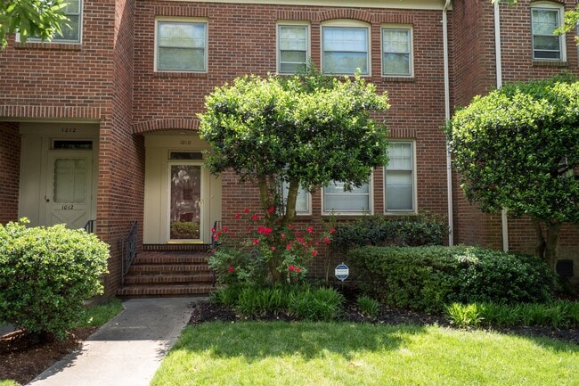Photo - 1010 Colonial Ave