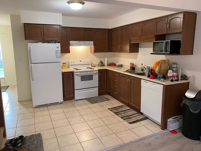 Photo - 1498 Gordon St