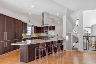 Photo - 941 W 21st St