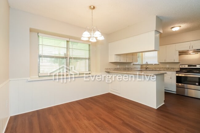 Photo - 2417 Meadow Vw