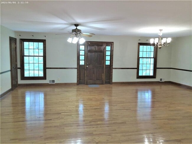 Building Photo - 1431 Chambers Rd Rental