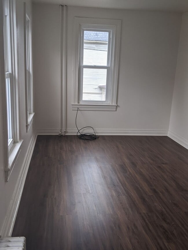 201 E Main St Unit 201 E MAIN ST #1R