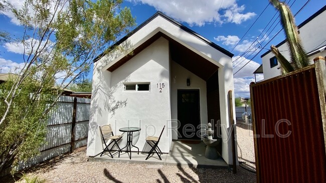 Building Photo - 115 S Silverbell Rd Rental