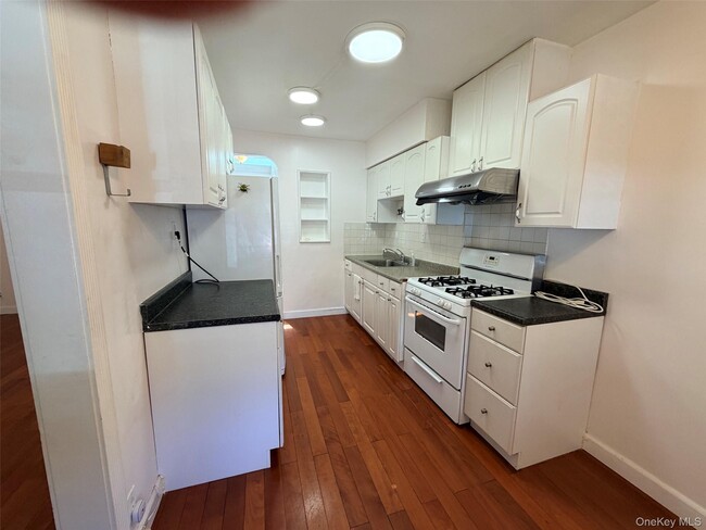 Photo - 57-34 163rd St Unit 2nd Floor