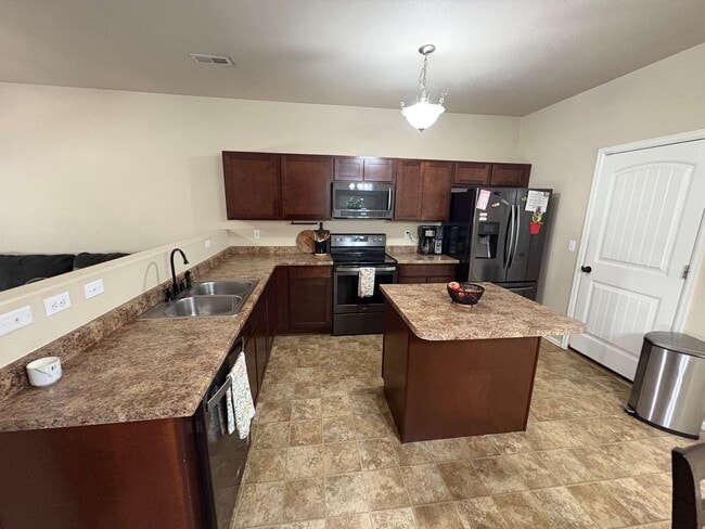 Photo - 3 Bed 3 Bath Townhome Minutes From Fort Carson, Peterson, and Schriever SFB!!!