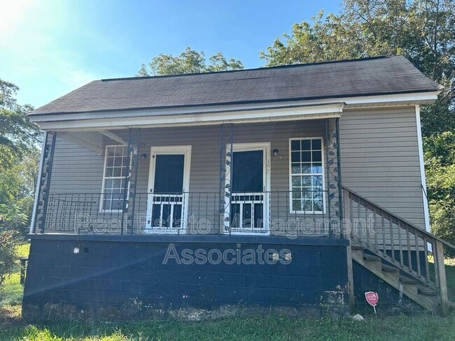 Building Photo - 192 Poplar St Rental