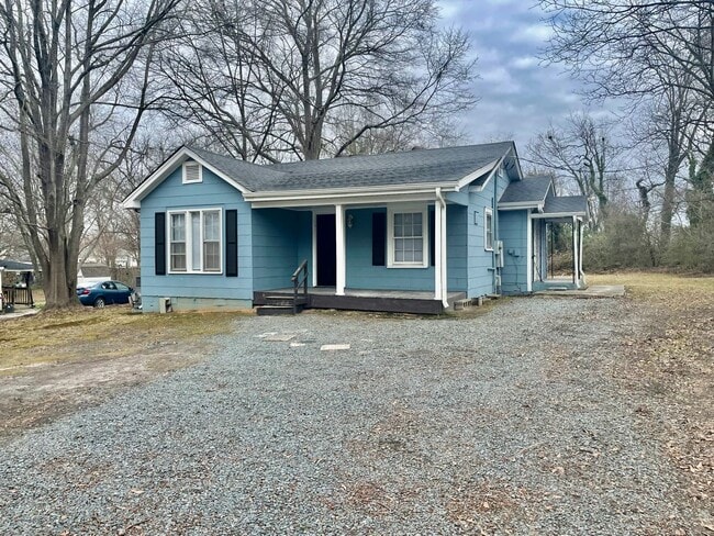 Photo - Take a look at this Adorable 3 bedroom 1 bath home Located in Gastonia