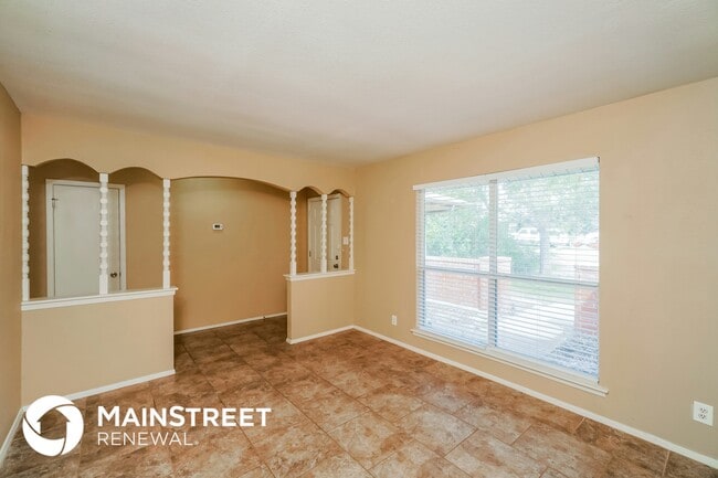 Photo - 110 Simler St