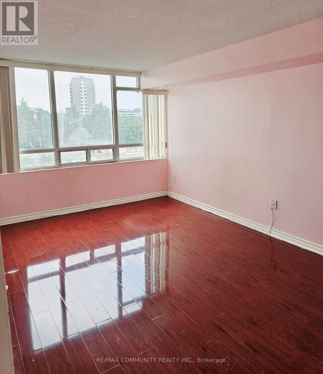 Photo - 3050 Ellesmere Rd Unit 403